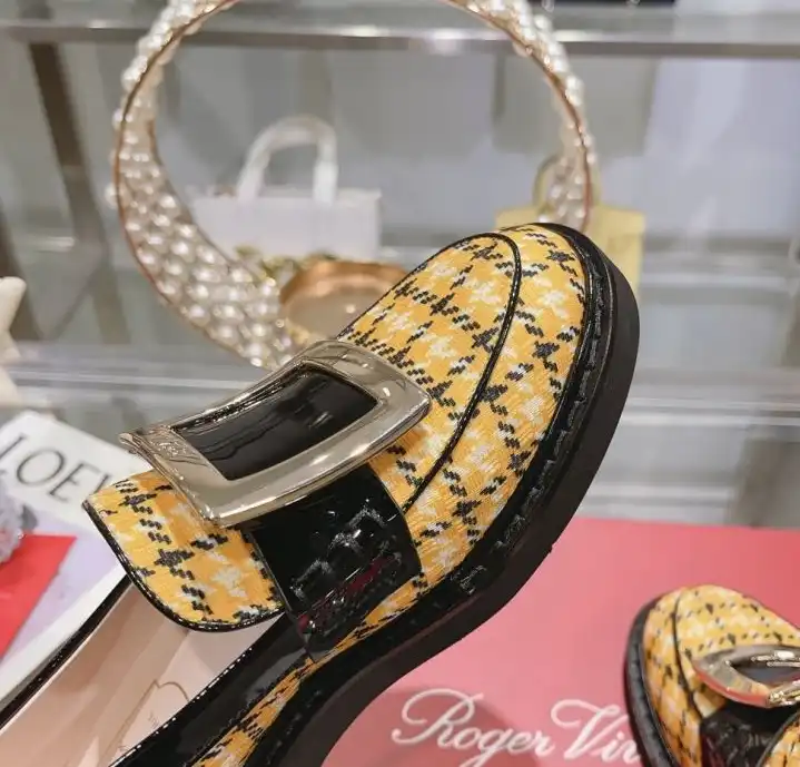 hype Roger Vivier flat shoes