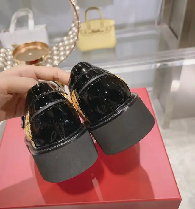 hype Roger Vivier flat shoes