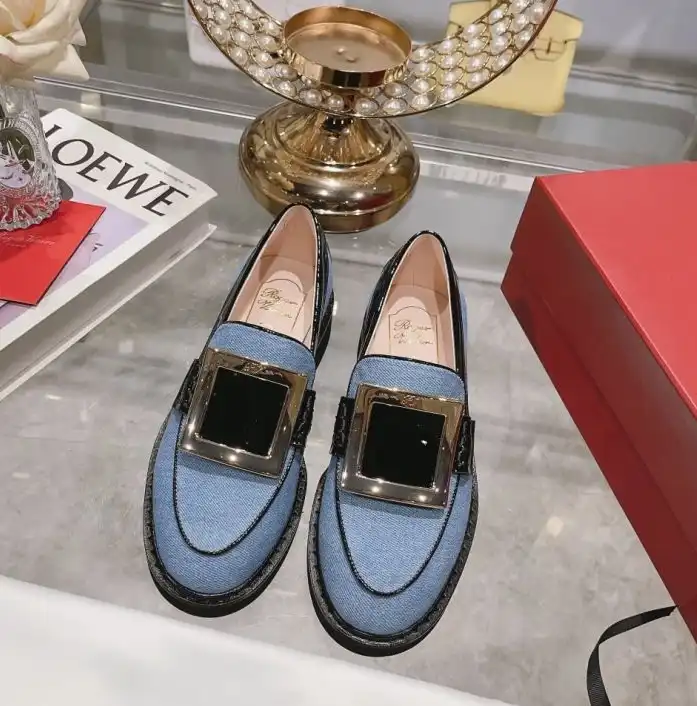 hype Roger Vivier flat shoes