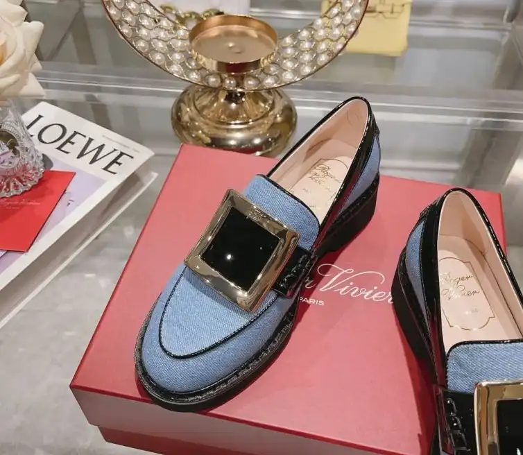 hype Roger Vivier flat shoes