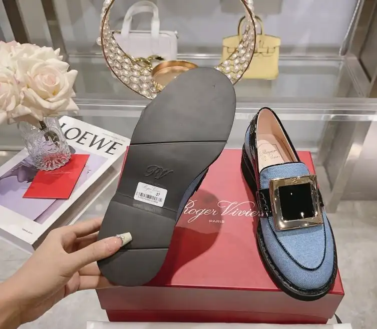 hype Roger Vivier flat shoes