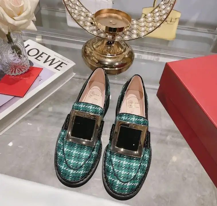 hype Roger Vivier flat shoes