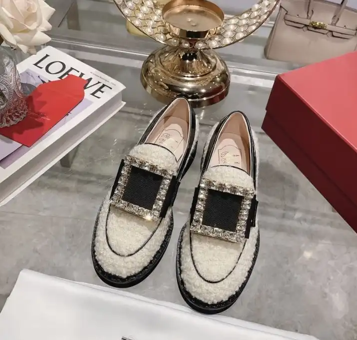 hype Roger Vivier flat shoes