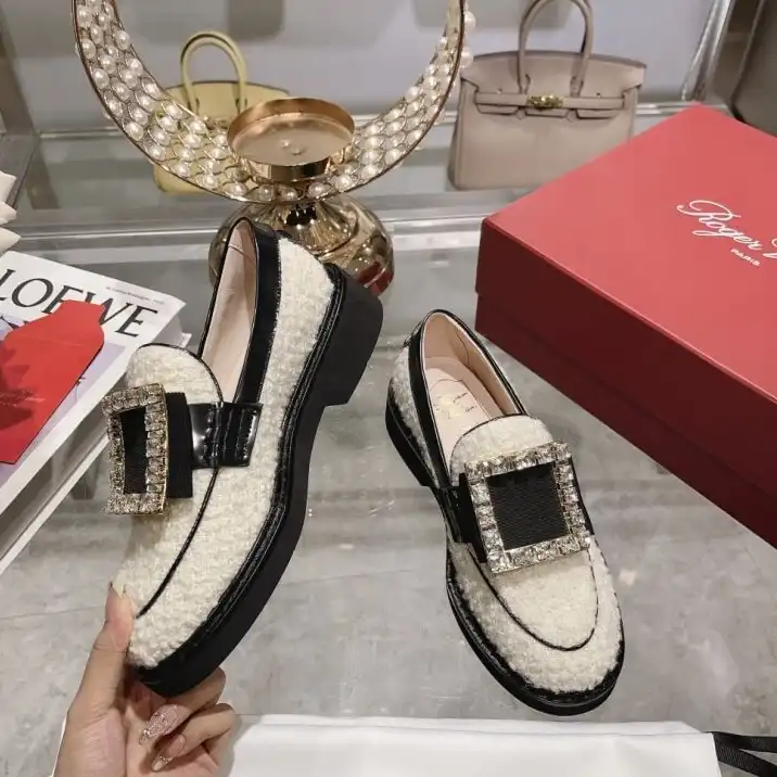 hype Roger Vivier flat shoes