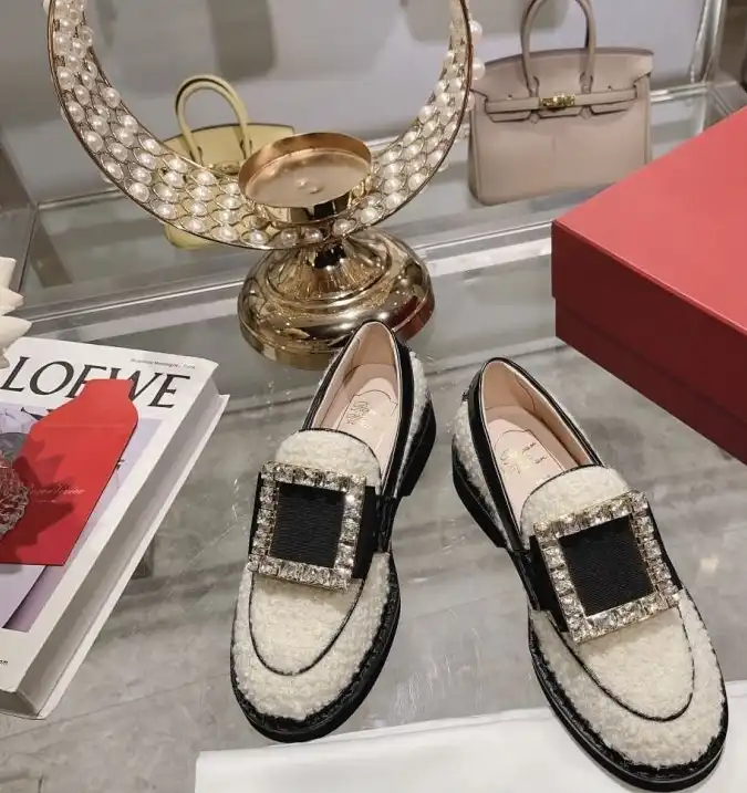 hype Roger Vivier flat shoes