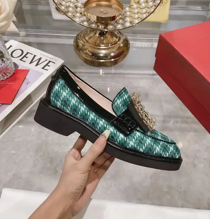 hype Roger Vivier flat shoes