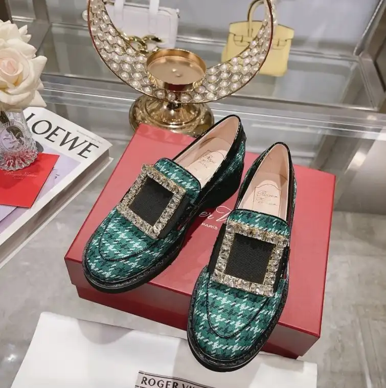 hype Roger Vivier flat shoes