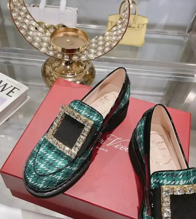 hype Roger Vivier flat shoes