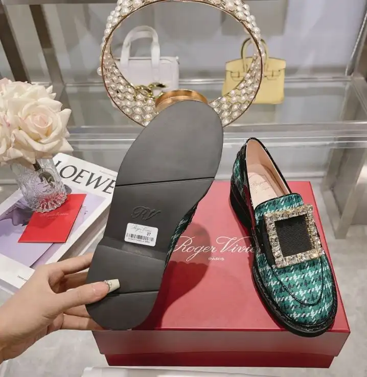 hype Roger Vivier flat shoes