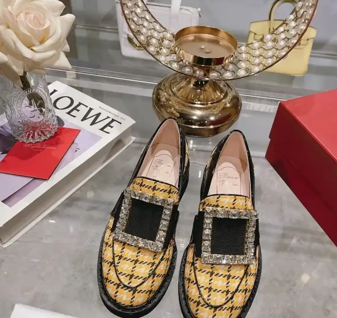 hype Roger Vivier flat shoes