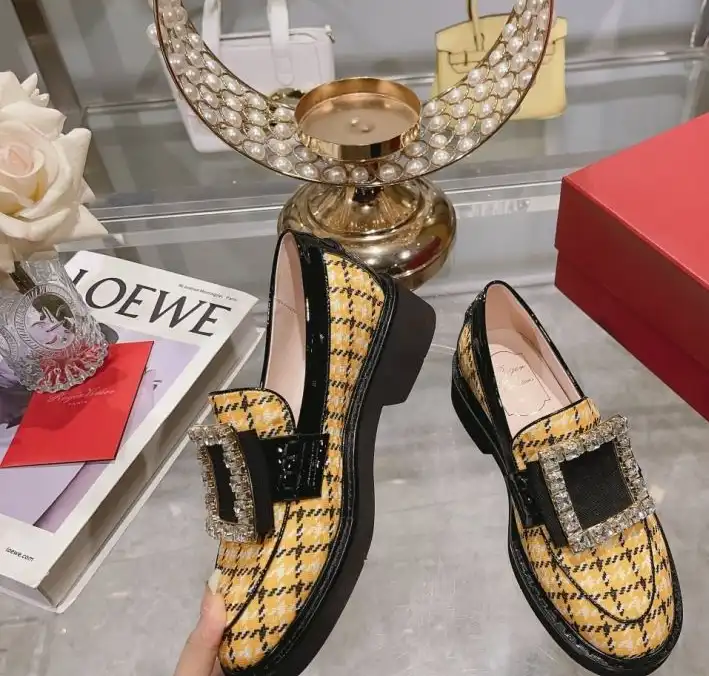 hype Roger Vivier flat shoes