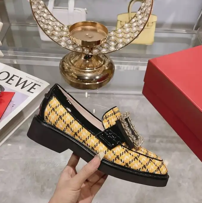 hype Roger Vivier flat shoes