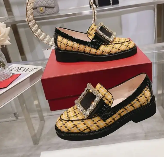 hype Roger Vivier flat shoes