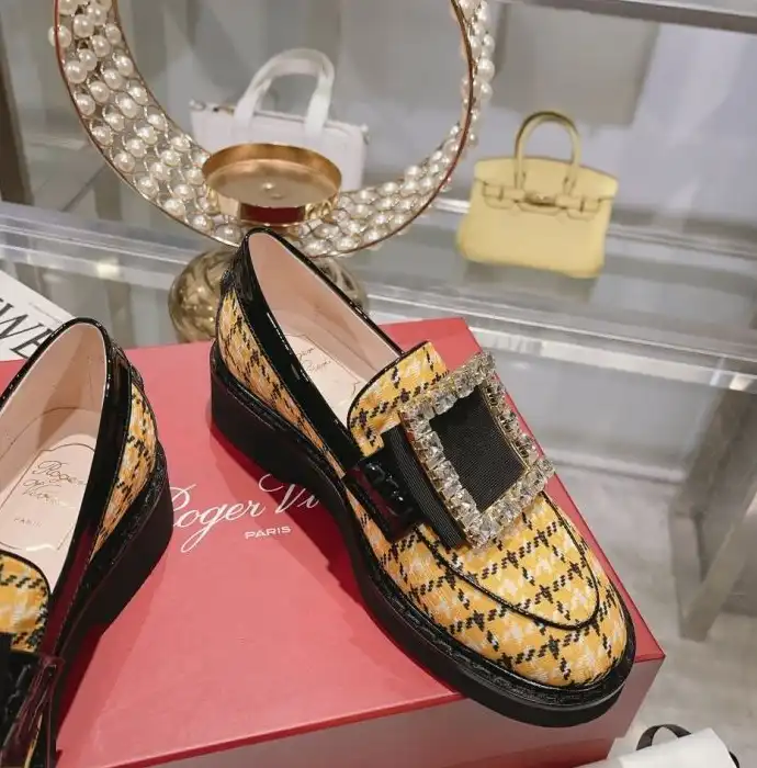 hype Roger Vivier flat shoes