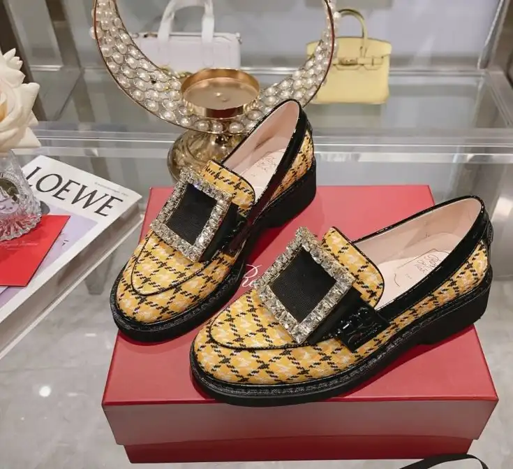 hype Roger Vivier flat shoes