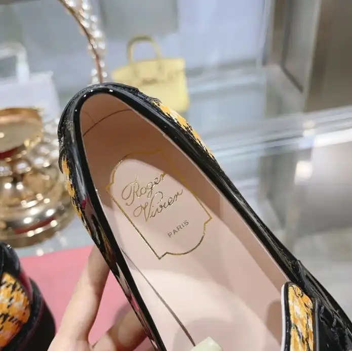 hype Roger Vivier flat shoes