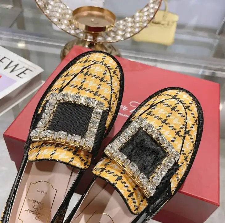 hype Roger Vivier flat shoes