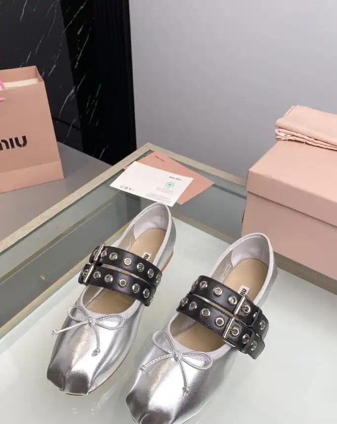 hype Miu Miu flat shoes