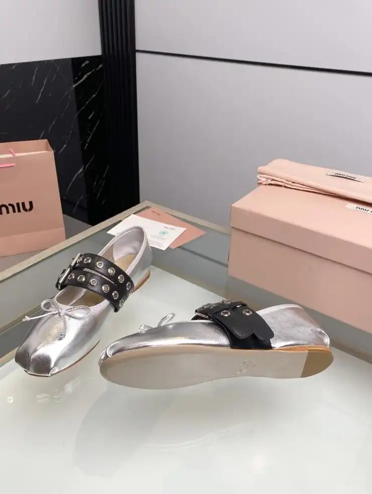 hype Miu Miu flat shoes