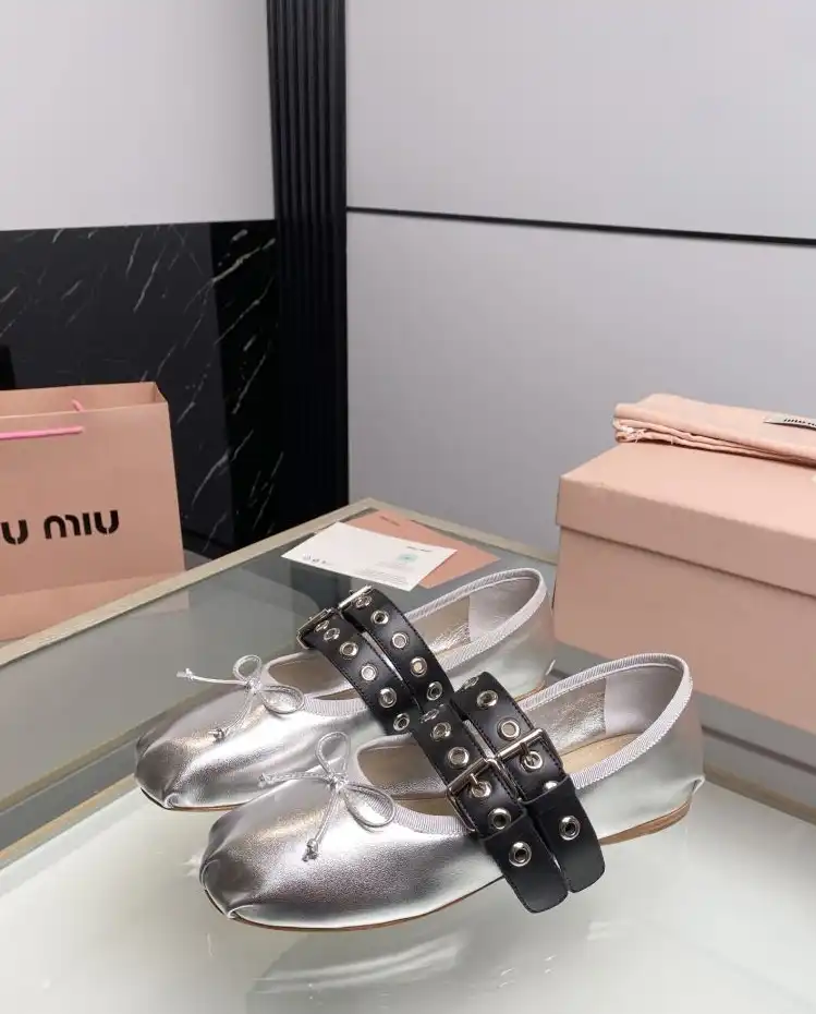 hype Miu Miu flat shoes