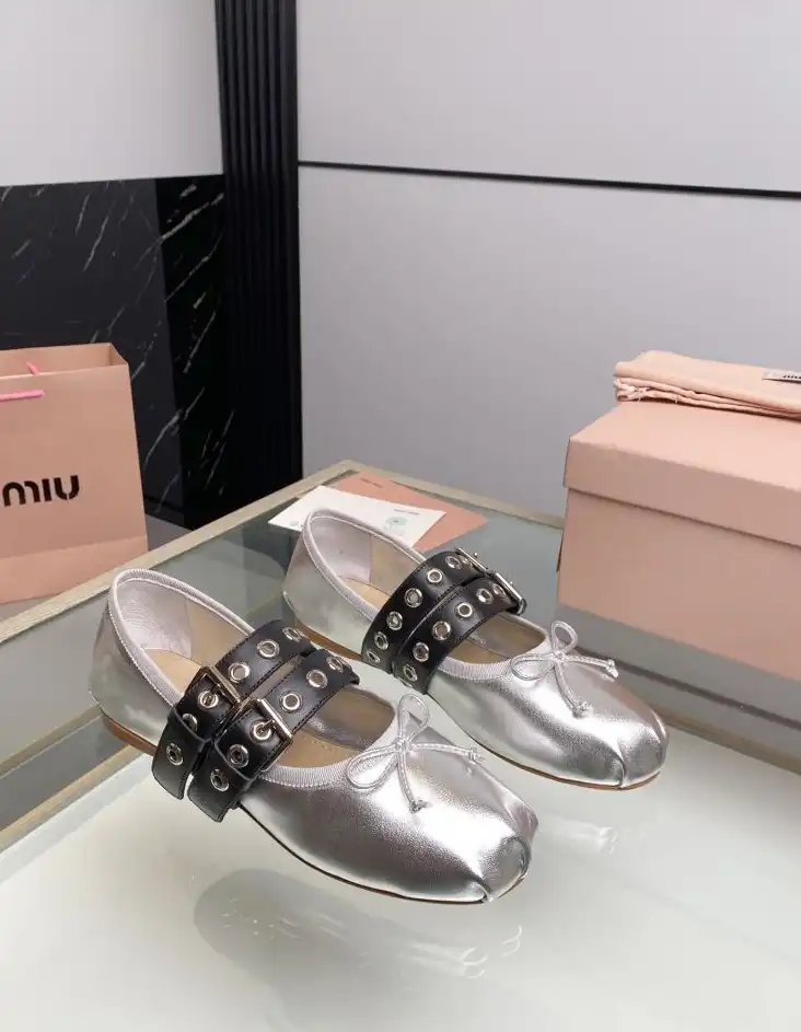 hype Miu Miu flat shoes