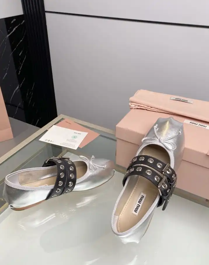 hype Miu Miu flat shoes