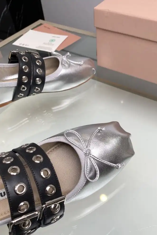 hype Miu Miu flat shoes