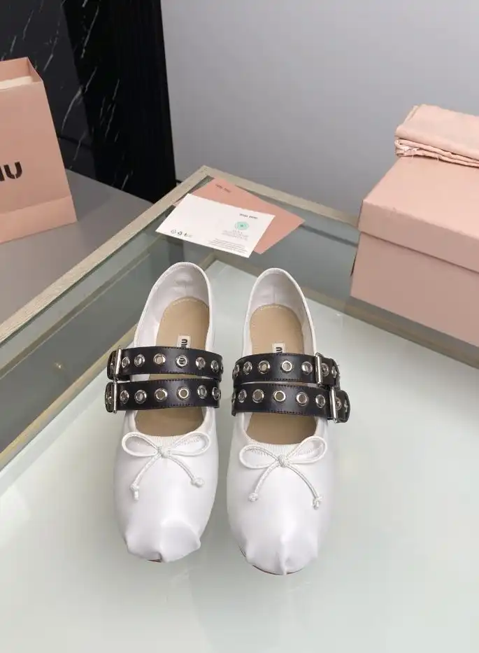 hype Miu Miu flat shoes