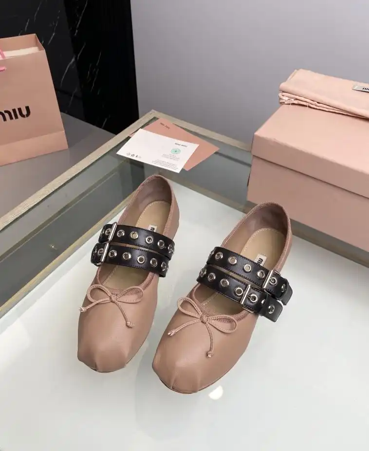 hype Miu Miu flat shoes