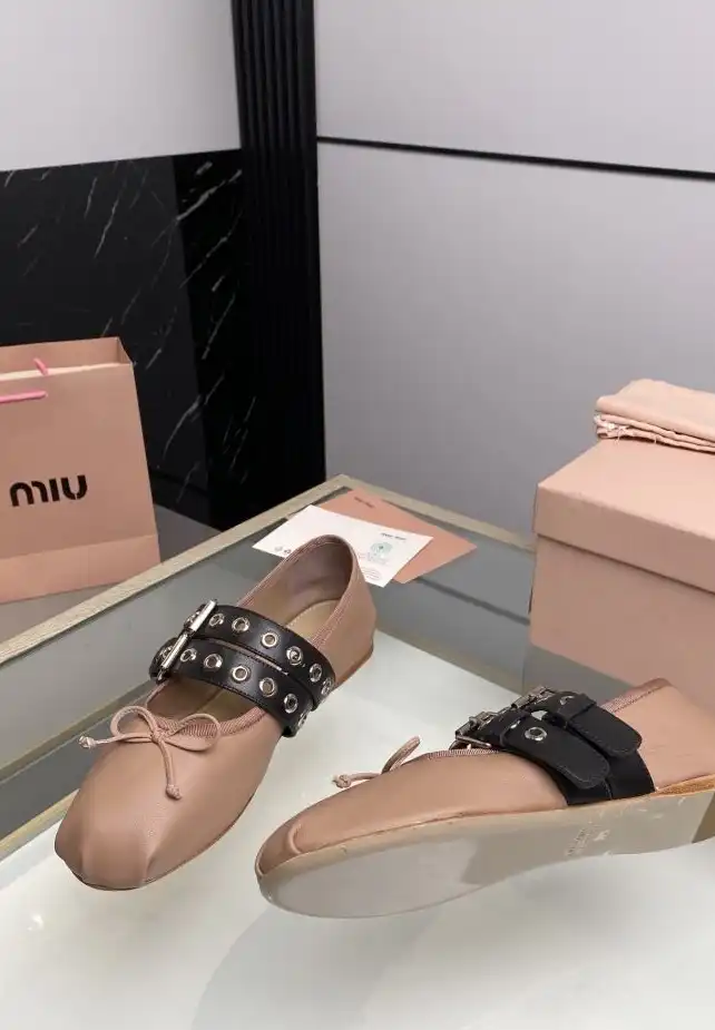 hype Miu Miu flat shoes