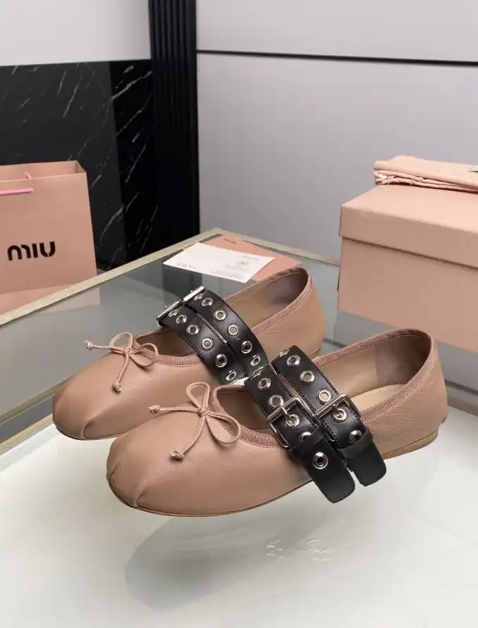 hype Miu Miu flat shoes