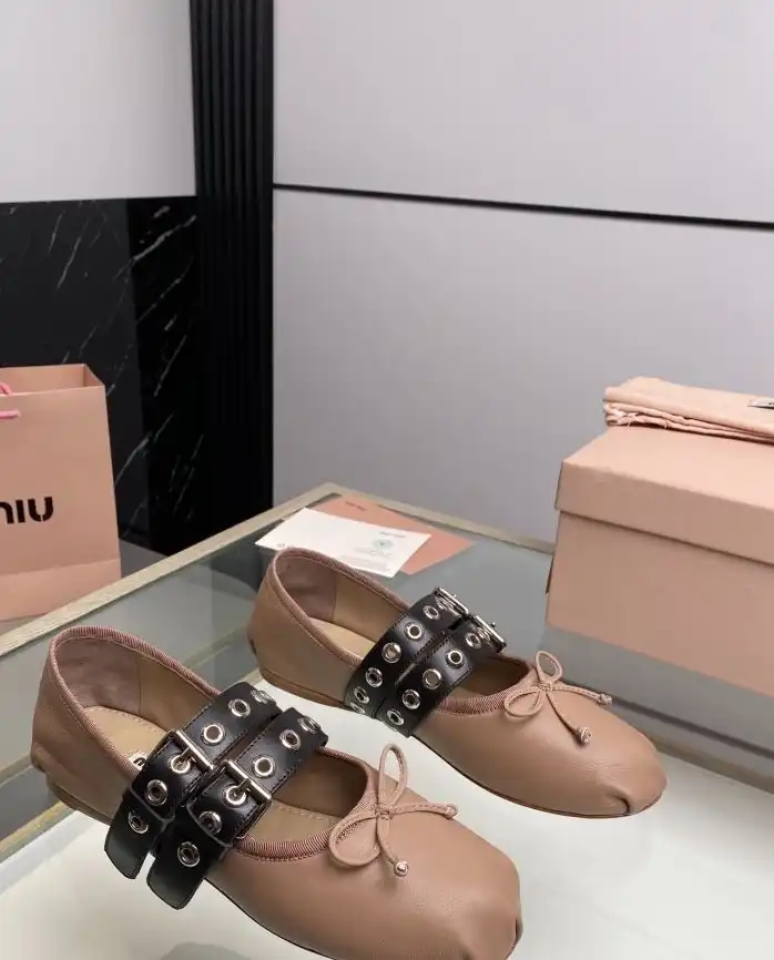 hype Miu Miu flat shoes