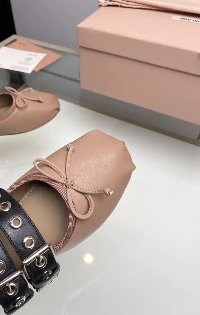 hype Miu Miu flat shoes