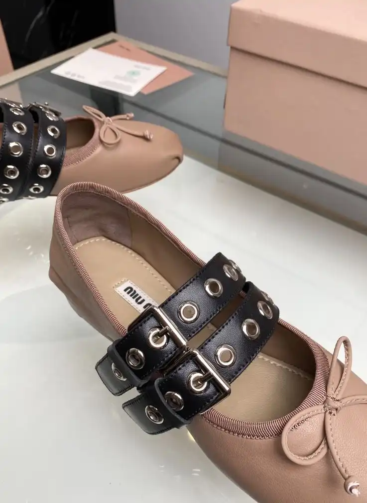 hype Miu Miu flat shoes