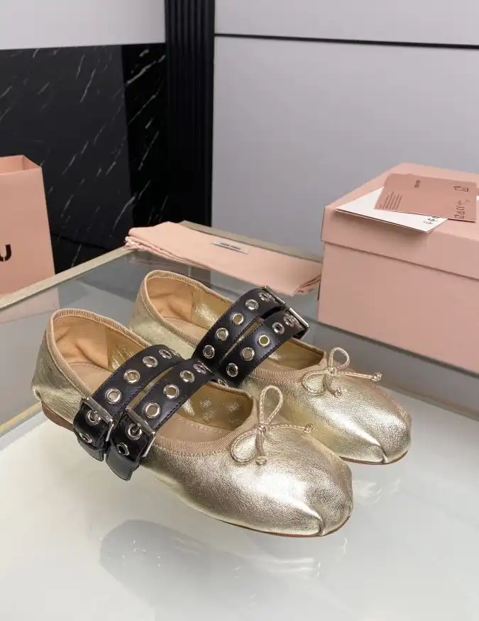 hype Miu Miu flat shoes