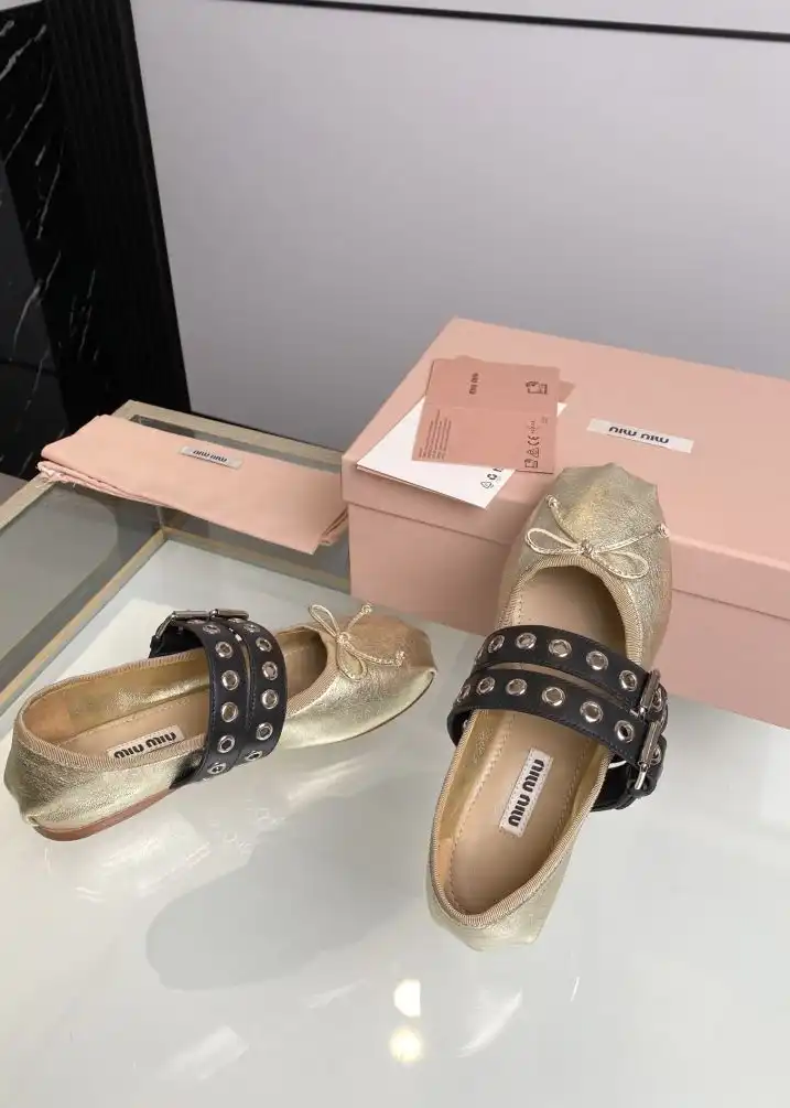 hype Miu Miu flat shoes