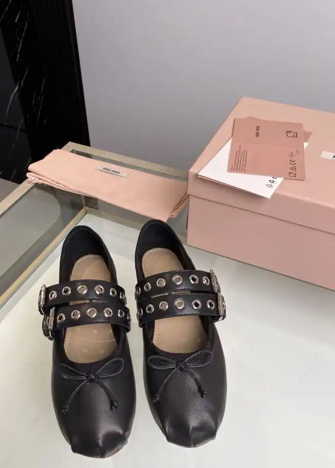 hype Miu Miu flat shoes