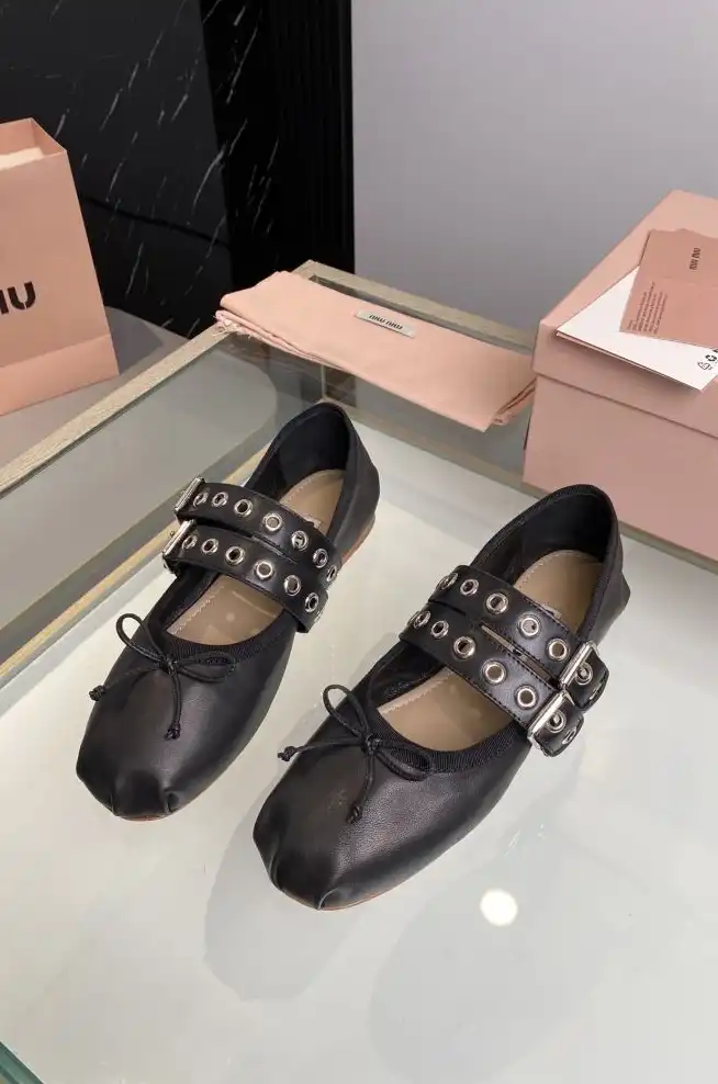 hype Miu Miu flat shoes