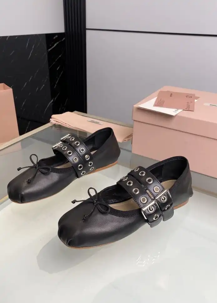 hype Miu Miu flat shoes