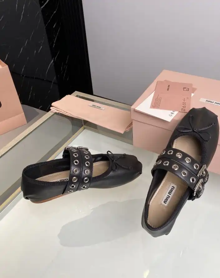 hype Miu Miu flat shoes