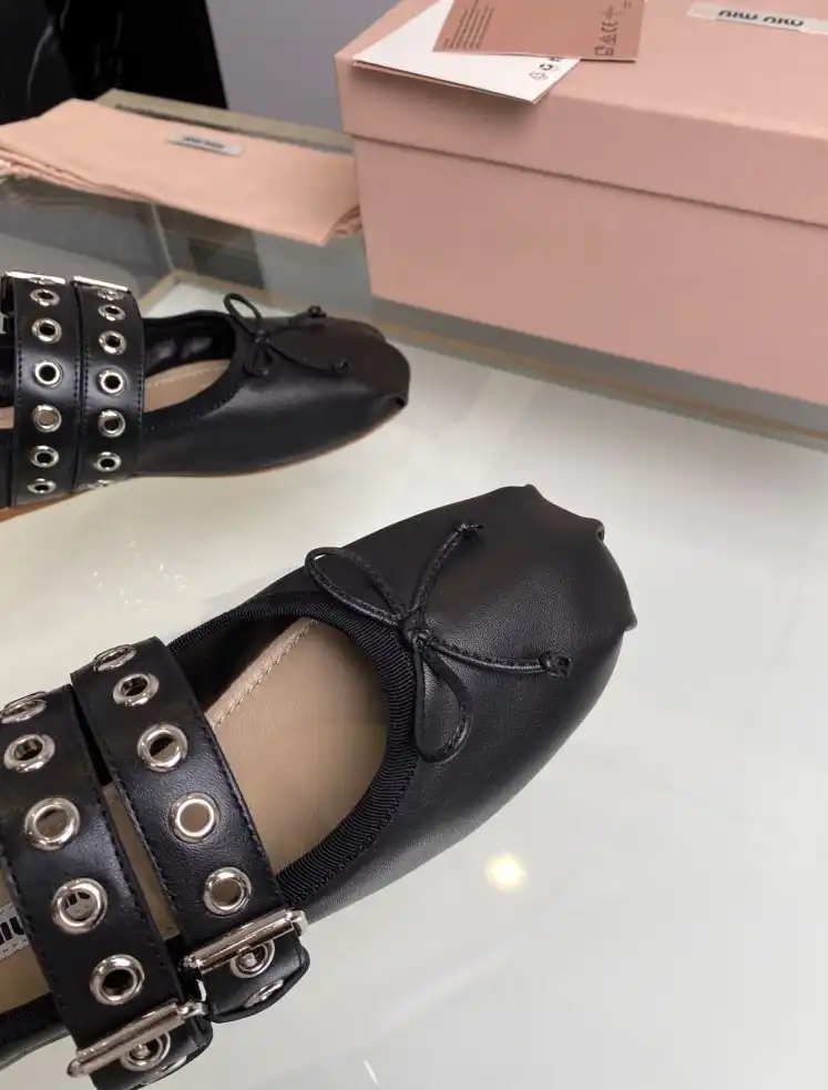 hype Miu Miu flat shoes