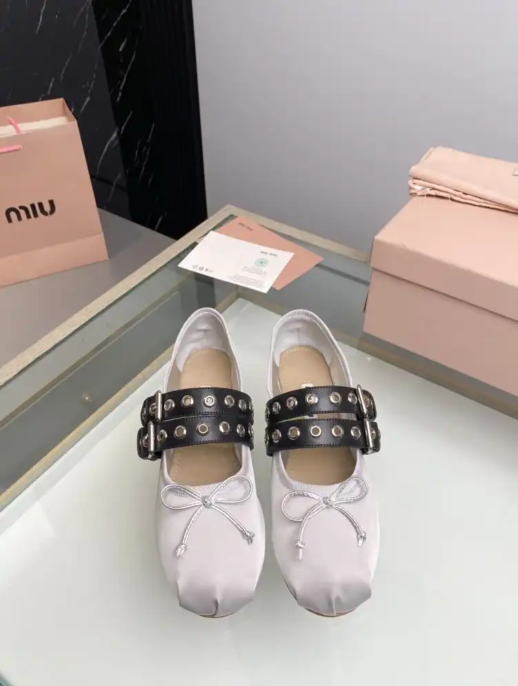 hype Miu Miu flat shoes