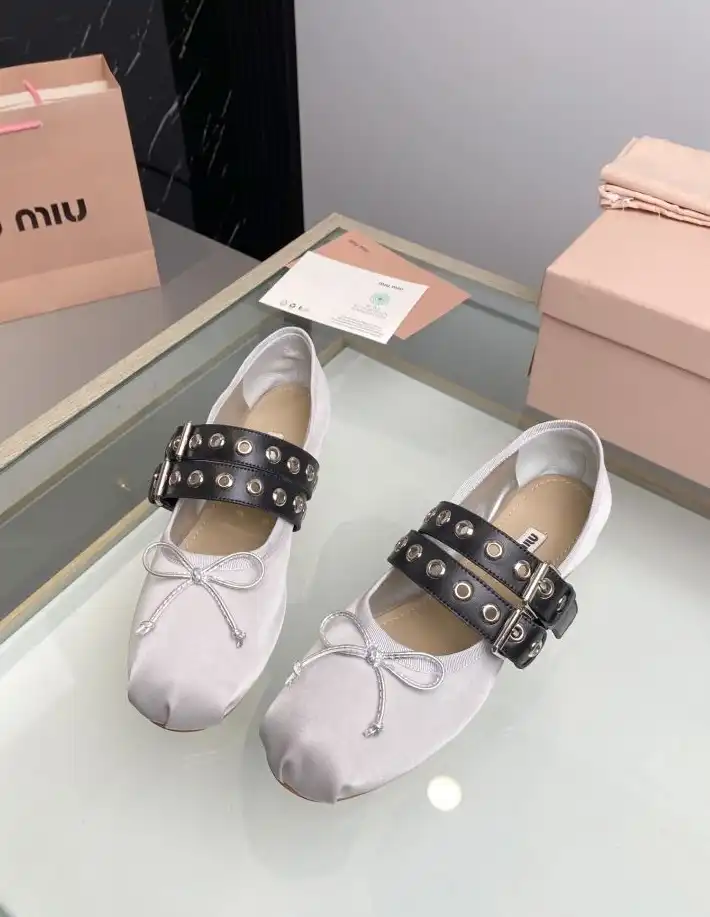 hype Miu Miu flat shoes