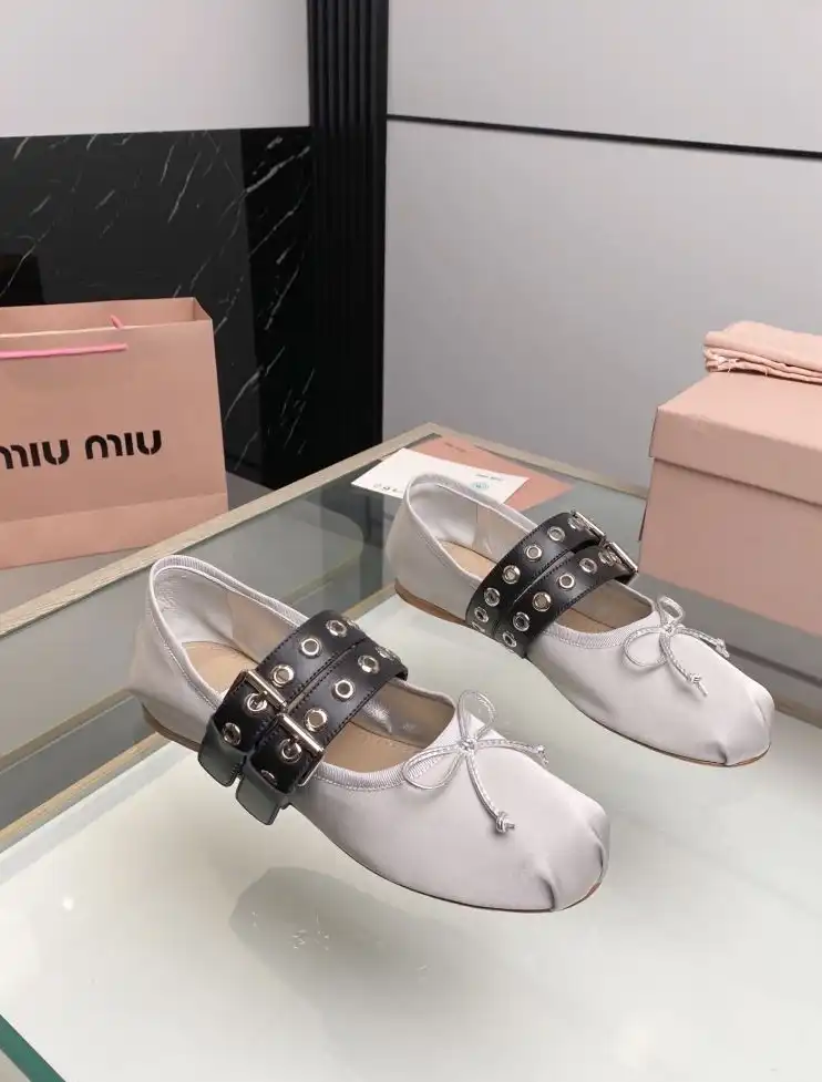 hype Miu Miu flat shoes