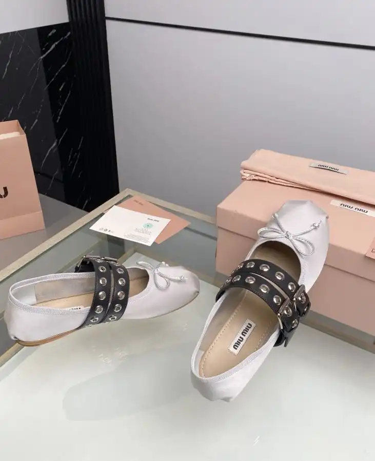 hype Miu Miu flat shoes