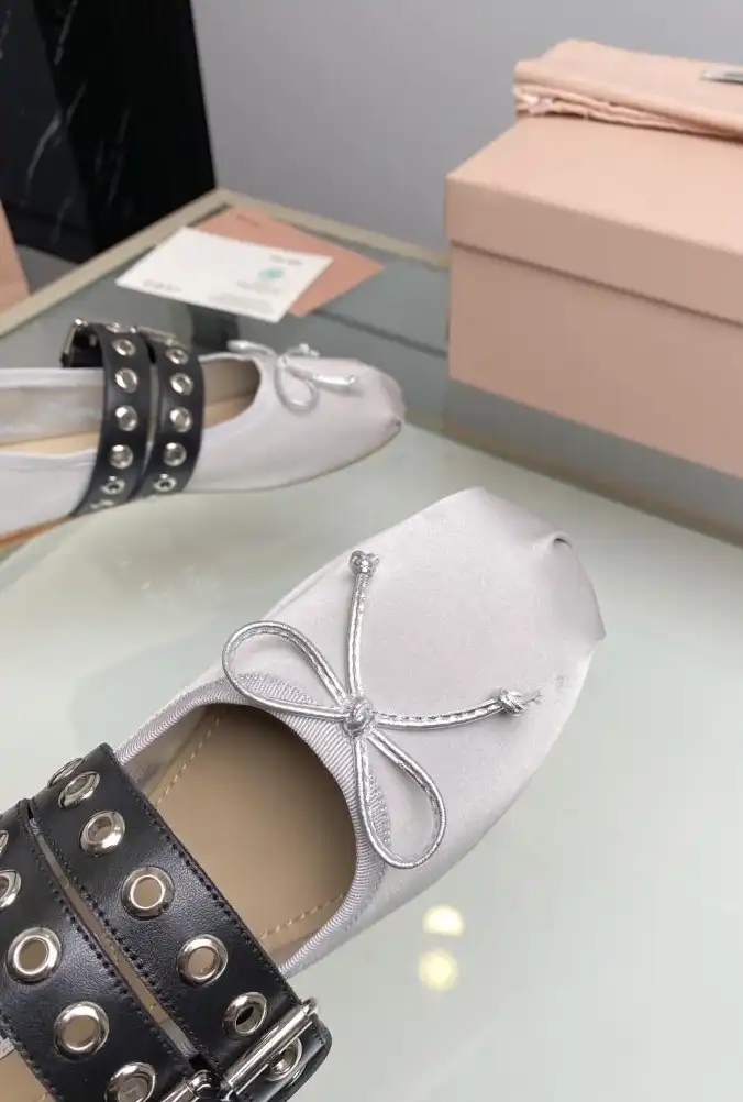 hype Miu Miu flat shoes