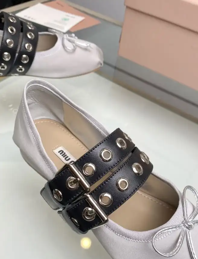 hype Miu Miu flat shoes