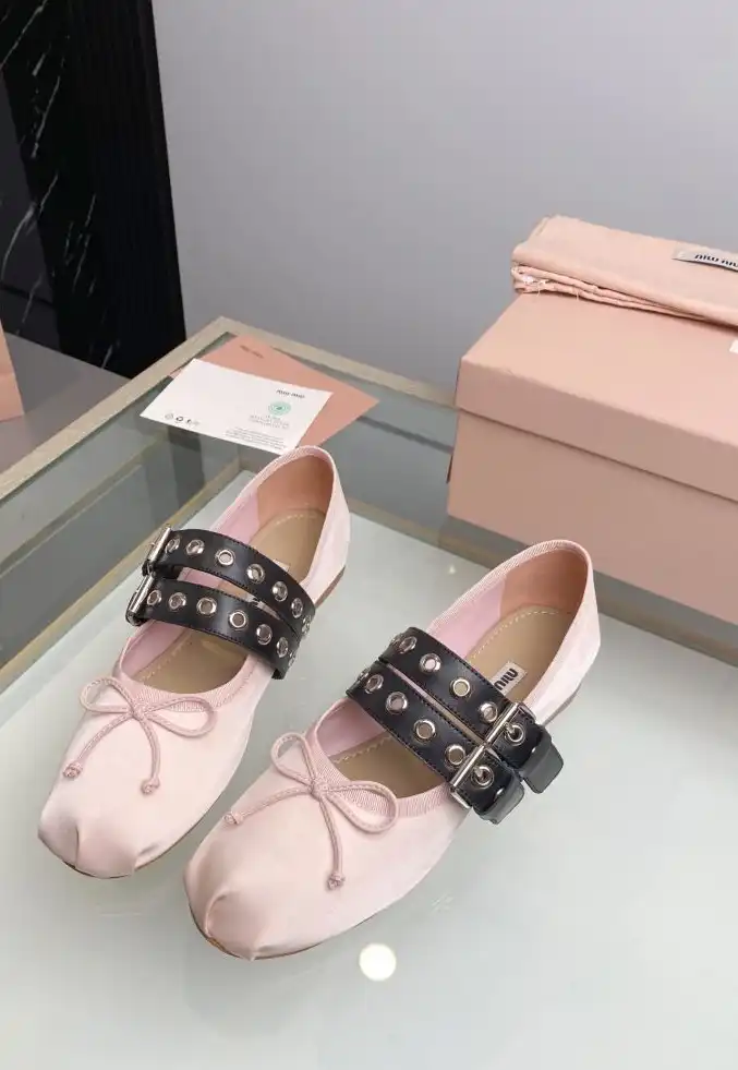 hype Miu Miu flat shoes