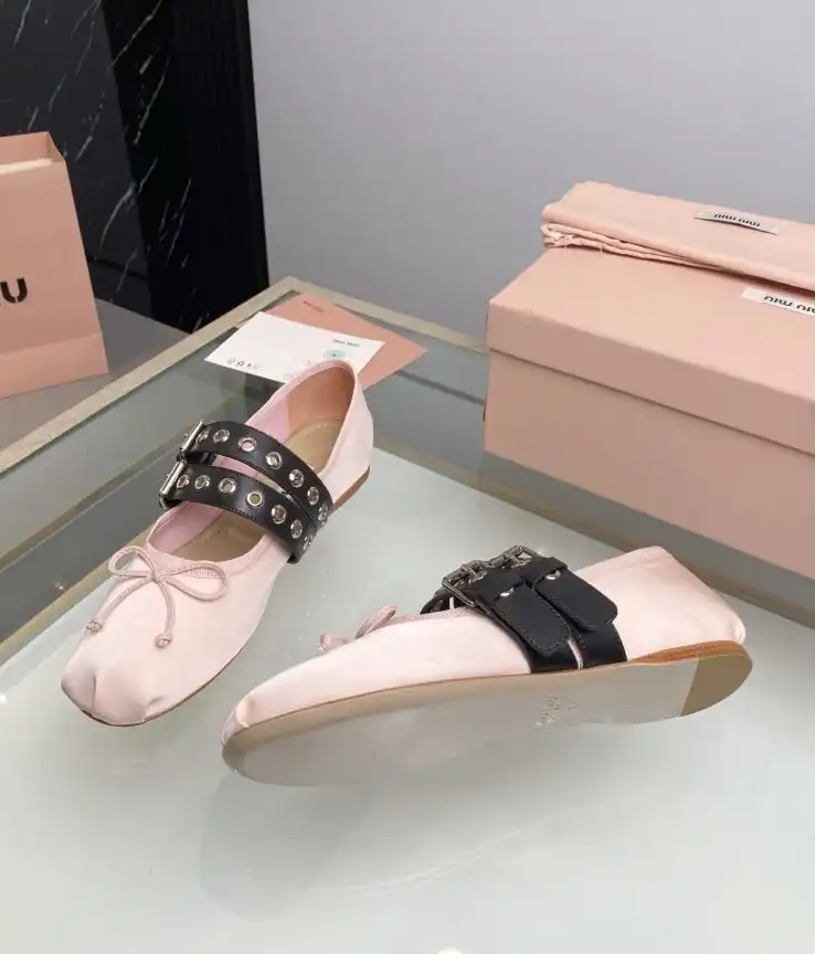 hype Miu Miu flat shoes