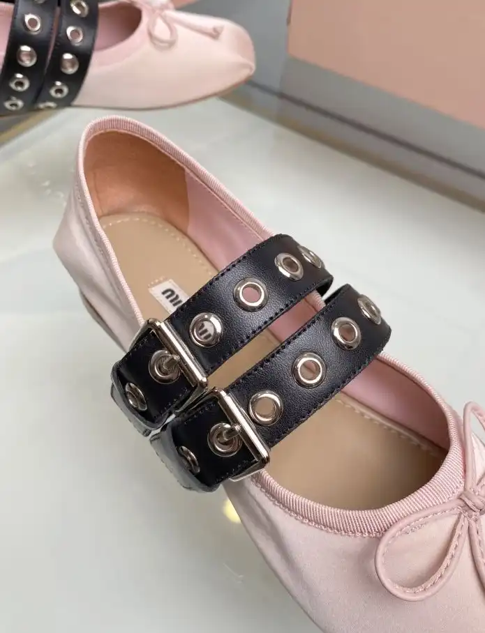 hype Miu Miu flat shoes